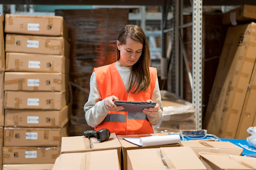 Cover image for Comprehensive Guide to Minimizing Shipping Costs for Corrugated Boxes