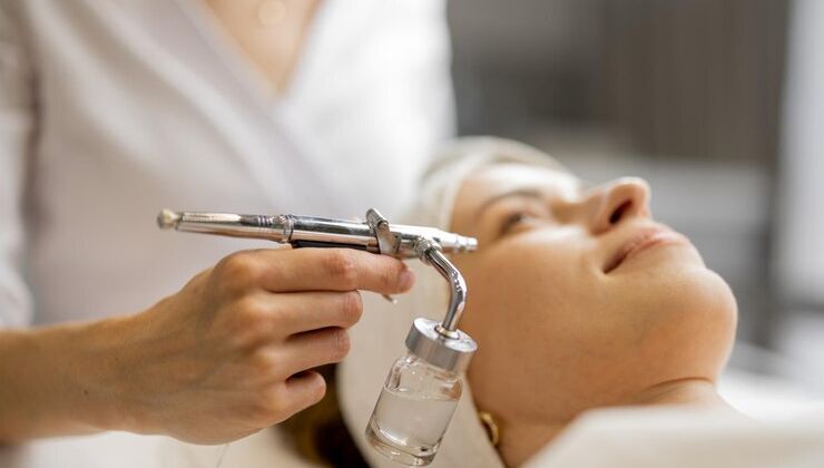 Cover image for What Age Is Best to Start Oxygen Facials?